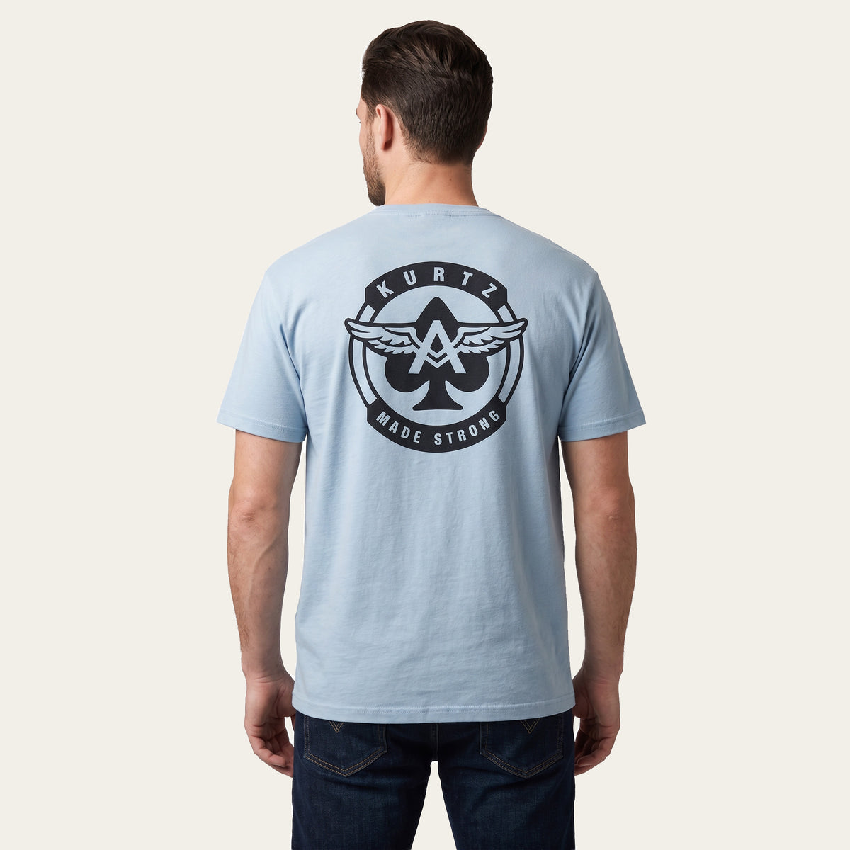 T-shirt z nadrukiem – tył – na modelu  |color:steel blue