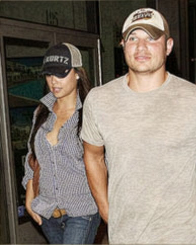 Jessica Alba w czapce z daszkiem trucker Kurtz.