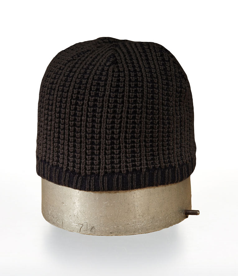 Czapka beanie z warkoczami